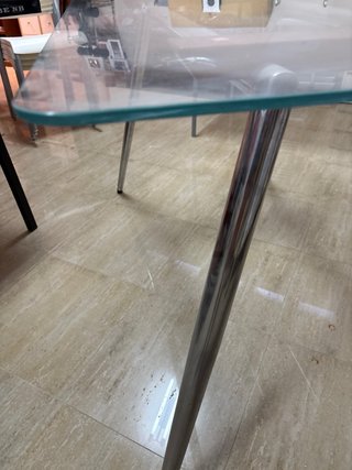Mesa de cristal diseño moderno