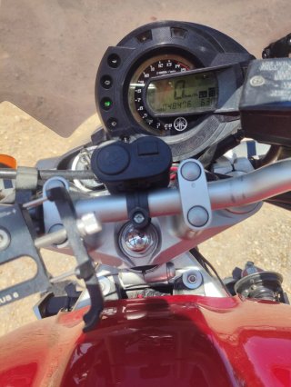 Yamaha FZ6N Roja y Negra