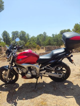 Yamaha FZ6N Roja y Negra