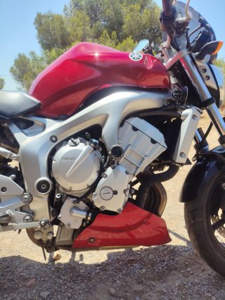 Yamaha FZ6N Roja y Negra