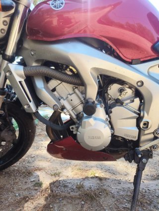 Yamaha FZ6N Roja y Negra