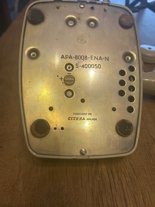 Teléfono antiguo de disco gris