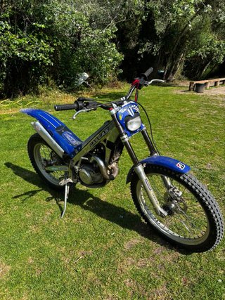 Gas Gas Moto de Trial Azul y Plata