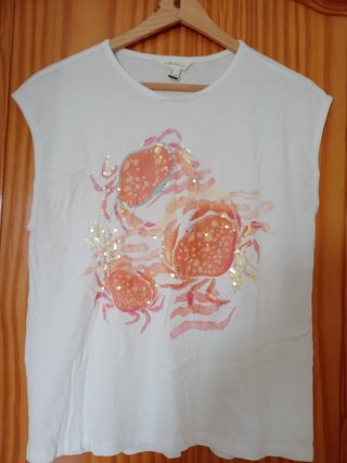 Camiseta blanca con cangrejos