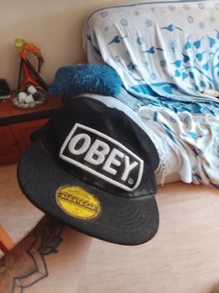 Gorra Obey El Niño Gris/Rosa