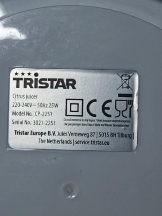 Exprimidor de cítricos marca Tristar 25w 500ml.