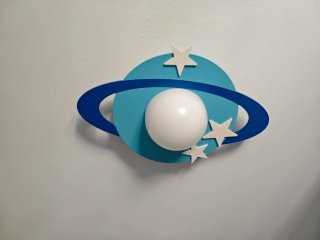 Lámpara infantil planeta con estrellas