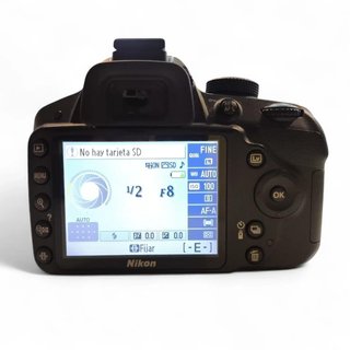 CAMARA REFLEX NIKON D3200 + OBJETIVO 18-55 CON CARGADOR Y FUNDA