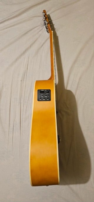 Guitarra Admira Tennessee con funda electroacustic