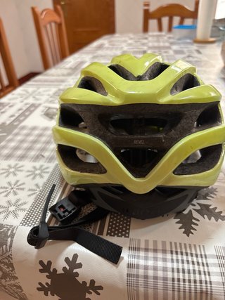 Casco de bici Giro amarillo