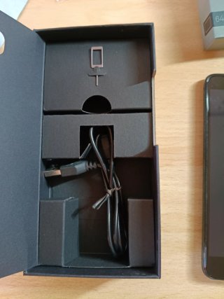 BQ Aquaris V Plus 64GB/4GB+ Micro SD 64 y cable