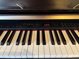 Piano Yamaha Clavinova CLP-370 con banqueta