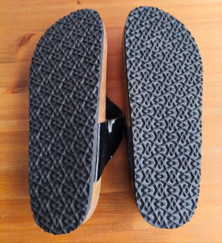 Sandalias negras planas