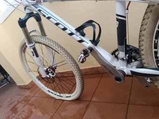 2 Bicicletas Scott y Specialized+ 2 cascos