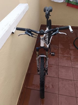 2 Bicicletas Scott y Specialized+ 2 cascos