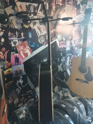 (Nueva) Guitarra Acustica GewaPure (Cataluna)