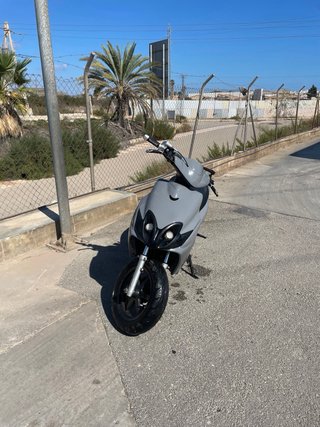 Yamaha Jog RR gris
