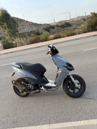Yamaha Jog RR gris