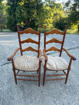 Par de Sillas Antiguas de Madera
