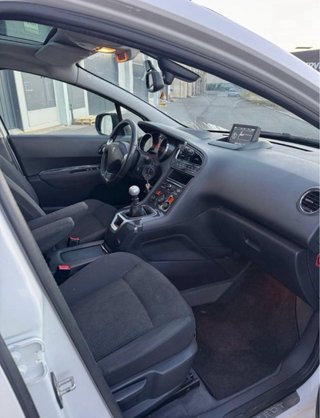 Peugeot 5008 2015