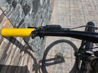 Bicicleta Massi Fura Negra/Amarilla
