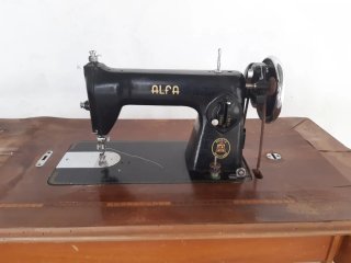 Máquina de coser ALFA vintage