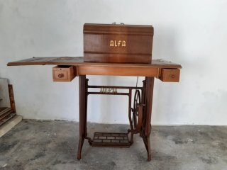 Máquina de coser ALFA vintage