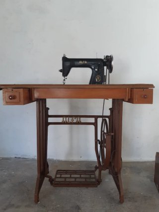 Máquina de coser ALFA vintage