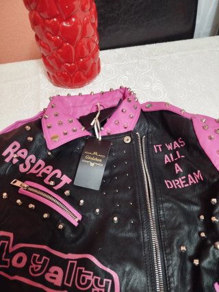 Chaqueta polipiel rosa y negra