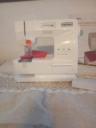 Máquina de coser infantil sin estrenar