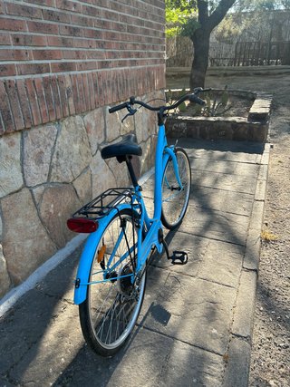 Bicicleta paseo azul con marchas