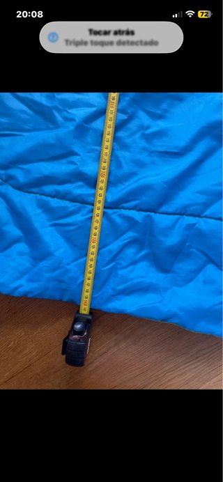 Saco de dormir azul para acampada