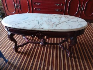 Mesa de centro ovalada mármol y madera