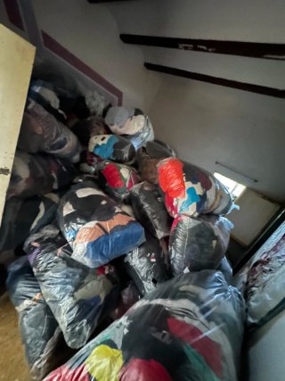 Lote Ropa 2000kg Grado A/B Vintage a 2,5€/KG