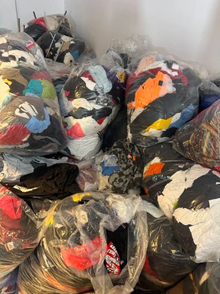 Lote Ropa 2000kg Grado A/B Vintage a 2,5€/KG