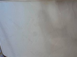 Cama infantil tipi + colchón y sábanas