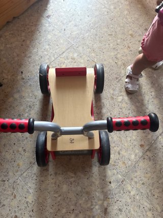 Carrellino Hape in legno e rosso