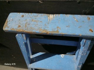 Escalera de madera azul plegable