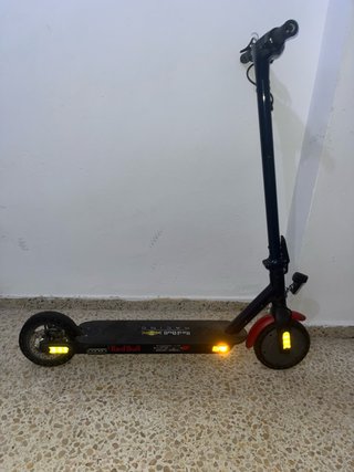 Patinete Eléctrico Red Bull