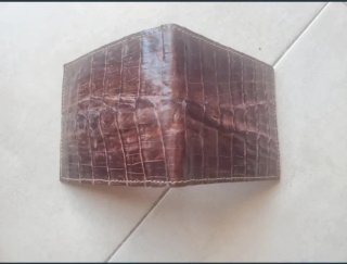 Cartera y llavero de cuero con grabado DAD