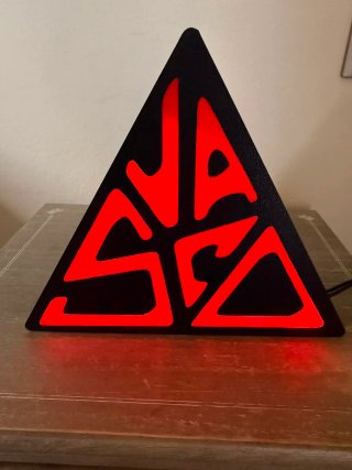 Lampada LED Vasco Rossi Triangolare