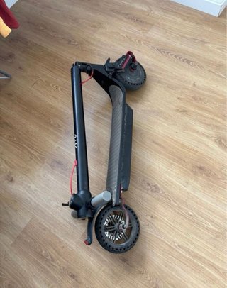 Patinete eléctrico negro