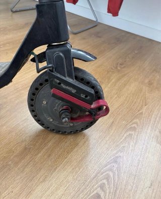 Patinete eléctrico negro