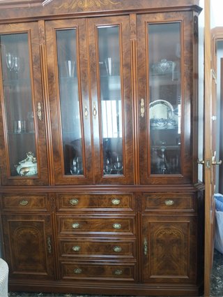 Vitrina de madera y cristal nueva