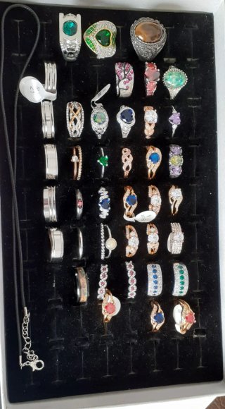 Estuche con 40 anillos surtidos tallas desde la 7