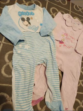 Lote de 7 pijamas de bebé, uno de regalo