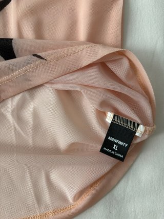 Camiseta rosa transparente con estampado tribal