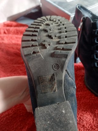 Botines negros con cordones y cremallera
