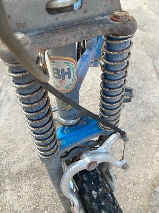 Bicicleta bicicross BH azul para restaurar
