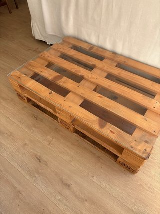 Mesa de centro de palets con cristal